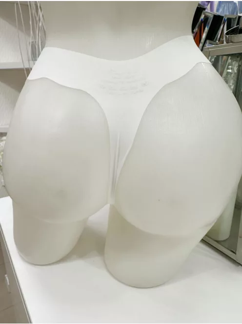 Extra rugalmas anyagú, mikroszálas, varrás nélküli, kényelmes tanga bugyi. A lézervágott bugyik láthatatlanok maradnak a szorosabb ruhák alatt is. (S-XXL méretekben.)