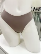 Extra rugalmas anyagú, mikroszálas, varrás nélküli, kényelmes tanga bugyi. A lézervágott bugyik láthatatlanok maradnak a szorosabb ruhák alatt is. (S-XXL méretekben.)