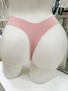 Extra rugalmas anyagú, mikroszálas, varrás nélküli, kényelmes tanga bugyi. A lézervágott bugyik láthatatlanok maradnak a szorosabb ruhák alatt is. (S-XXL méretekben.)