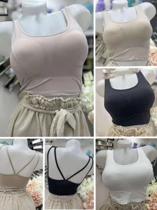   Rugalmas anyagú, mikroszálas, belevarrt, push up, szivacsbetétes, keresztpántos top. M/L és XL/XXL méretekben.