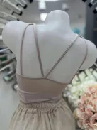 Rugalmas anyagú, mikroszálas, belevarrt, push up, szivacsbetétes, keresztpántos top. M/L és XL/XXL méretekben.