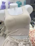 Rugalmas anyagú, mikroszálas, belevarrt, push up, szivacsbetétes, keresztpántos top. M/L és XL/XXL méretekben.