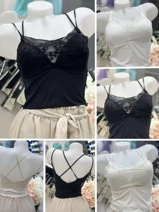   Lézervágott, mikroszálas, rugalmas anyagú, szivacsbetétes, csipkés bralette melltartó. Merevítő nélkül. S-L méretre ajánljuk.