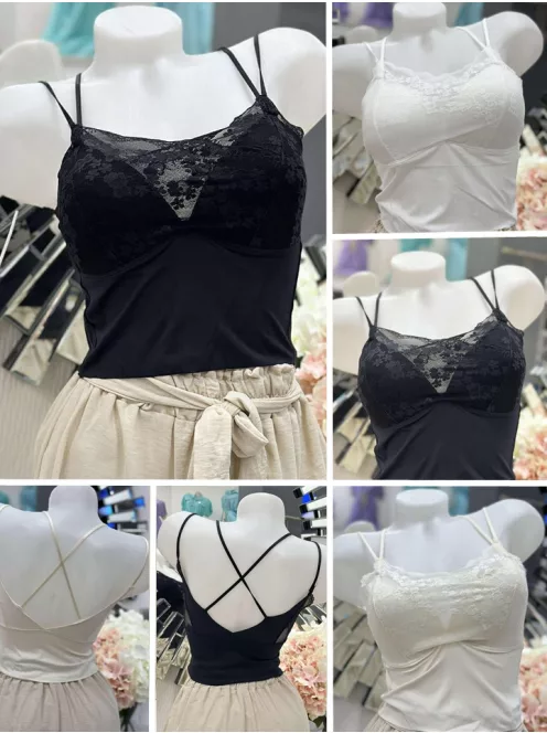 Lézervágott, mikroszálas, rugalmas anyagú, szivacsbetétes, csipkés bralette melltartó. Merevítő nélkül. S-L méretre ajánljuk.