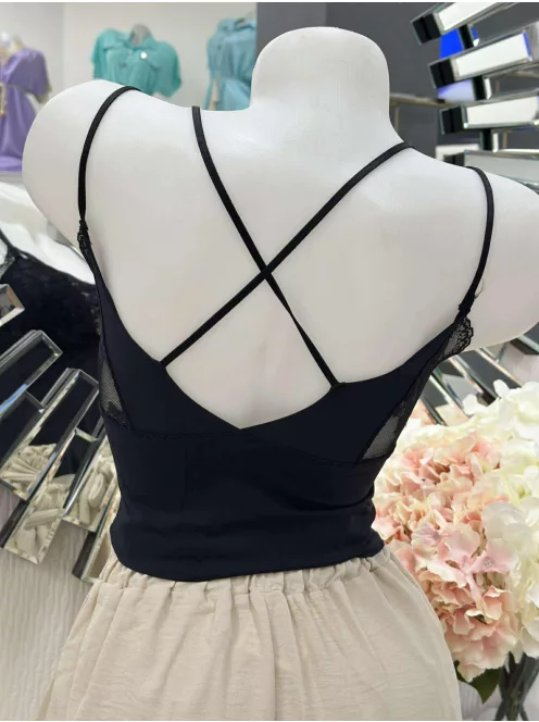 Lézervágott, mikroszálas, rugalmas anyagú, szivacsbetétes, csipkés bralette melltartó. Merevítő nélkül. S-L méretre ajánljuk.