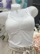 Lézervágott, mikroszálas, rugalmas anyagú, szivacsbetétes, csipkés bralette melltartó. Merevítő nélkül. S-L méretre ajánljuk.