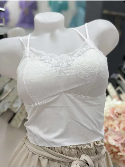 Lézervágott, mikroszálas, rugalmas anyagú, szivacsbetétes, csipkés bralette melltartó. Merevítő nélkül. S-L méretre ajánljuk.