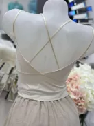 Lézervágott, mikroszálas, rugalmas anyagú, szivacsbetétes, csipkés bralette melltartó. Merevítő nélkül. S-L méretre ajánljuk.