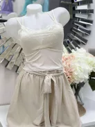 Lézervágott, mikroszálas, rugalmas anyagú, szivacsbetétes, csipkés bralette melltartó. Merevítő nélkül. S-L méretre ajánljuk.