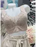   Lézervágott, mikroszálas, rugalmas anyagú, szivacsbetétes, csipkés bralette melltartó. Merevítő nélkül. M és L méretekben.