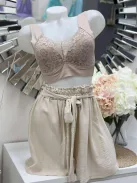 Lézervágott, mikroszálas, rugalmas anyagú, szivacsbetétes, csipkés bralette melltartó. Merevítő nélkül. M és L méretekben.