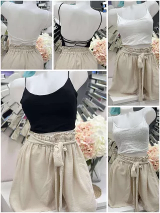   Rugalmas, pamut anyagú, belevarrt szivacsbetétes, pántos top. S-L méretre ajánljuk.