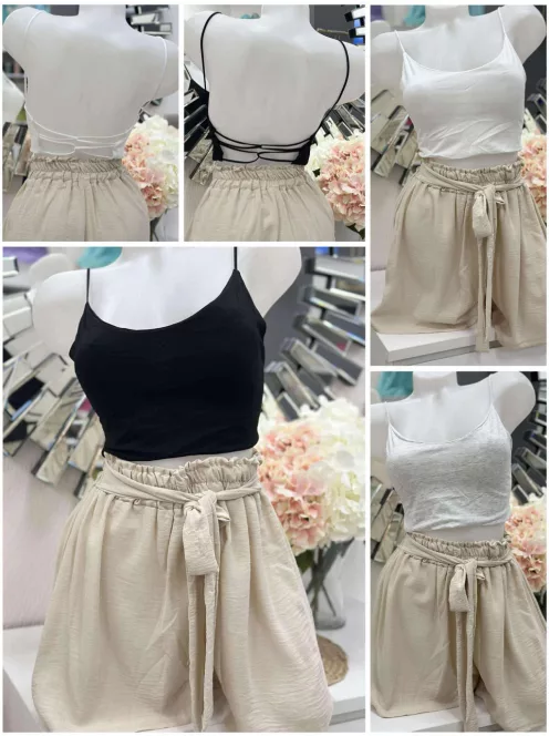 Rugalmas, pamut anyagú, belevarrt szivacsbetétes, pántos top. S-L méretre ajánljuk.