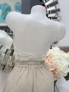 Rugalmas, pamut anyagú, belevarrt szivacsbetétes, pántos top. S-L méretre ajánljuk.