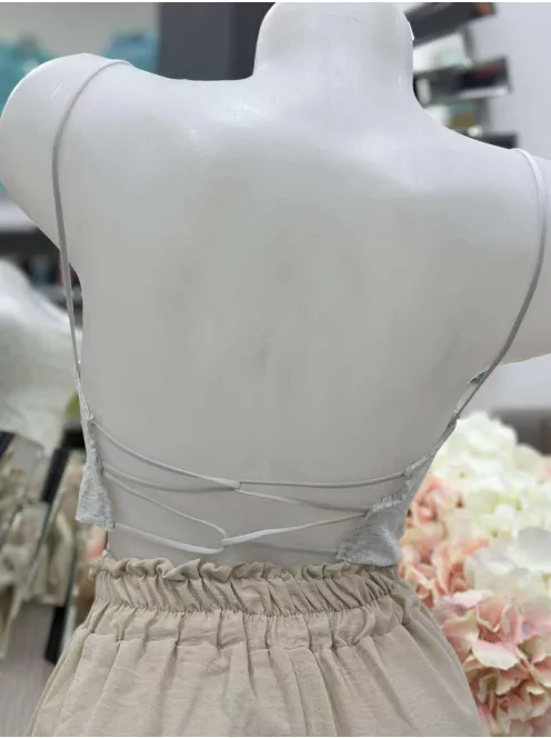 Rugalmas, pamut anyagú, belevarrt szivacsbetétes, pántos top. S-L méretre ajánljuk.