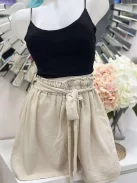 Rugalmas, pamut anyagú, belevarrt szivacsbetétes, pántos top. S-L méretre ajánljuk.