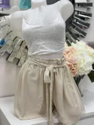 Rugalmas, pamut anyagú, belevarrt szivacsbetétes, pántos top. S-L méretre ajánljuk.