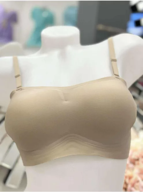 Rugalmas anyagú, lézervágott, varrás nélküli, belevarrt, push up szivacsbetétes, szilikonos melltartó. Pánt nélkül is viselhető! S-XL méretekben.