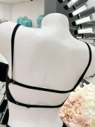 Rugalmas anyagú, lézervágott, varrás nélküli, belevarrt, push up szivacsbetétes, szilikonos melltartó. Pánt nélkül is viselhető! S-XL méretekben.