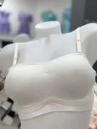 Rugalmas anyagú, lézervágott, varrás nélküli, belevarrt, push up szivacsbetétes, szilikonos melltartó. Pánt nélkül is viselhető! S-XL méretekben.