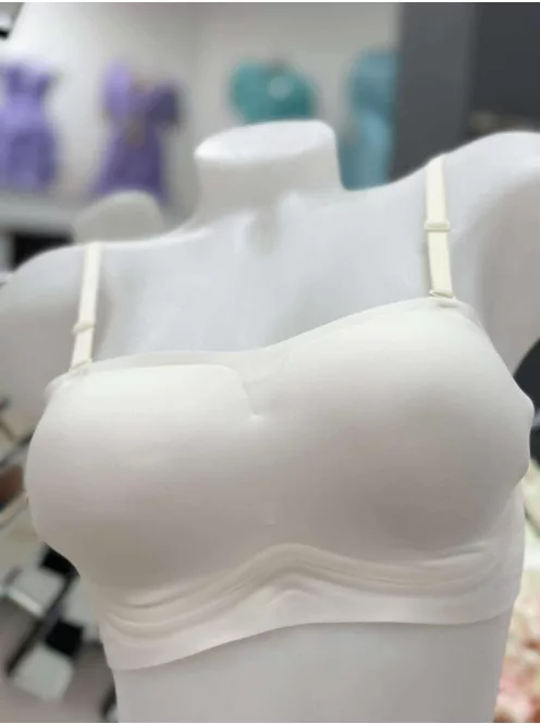 Rugalmas anyagú, lézervágott, varrás nélküli, belevarrt, push up szivacsbetétes, szilikonos melltartó. Pánt nélkül is viselhető! S-XL méretekben.