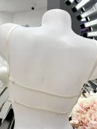 Rugalmas anyagú, lézervágott, varrás nélküli, belevarrt, push up szivacsbetétes, szilikonos melltartó. Pánt nélkül is viselhető! S-XL méretekben.