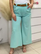 Csinos, zsebes nadrág övvel