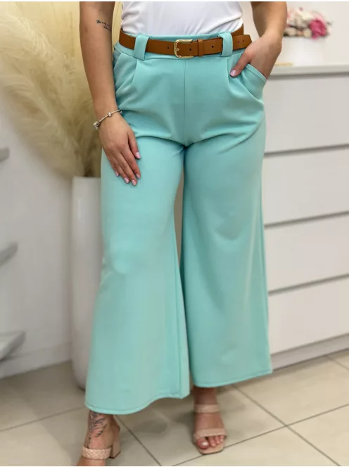 Csinos, zsebes nadrág övvel