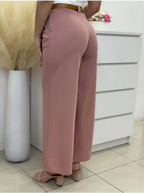 Csinos, zsebes nadrág övvel