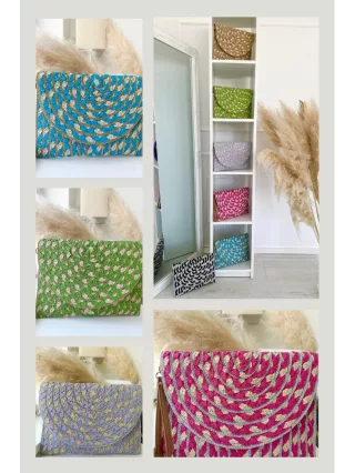   Gyékény borítéktáska, állítható hosszú pánttal. Szélesség: 27 cm, Magasság: 19 cm.