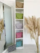 Gyékény borítéktáska, állítható hosszú pánttal. Szélesség: 27 cm, Magasság: 19 cm.