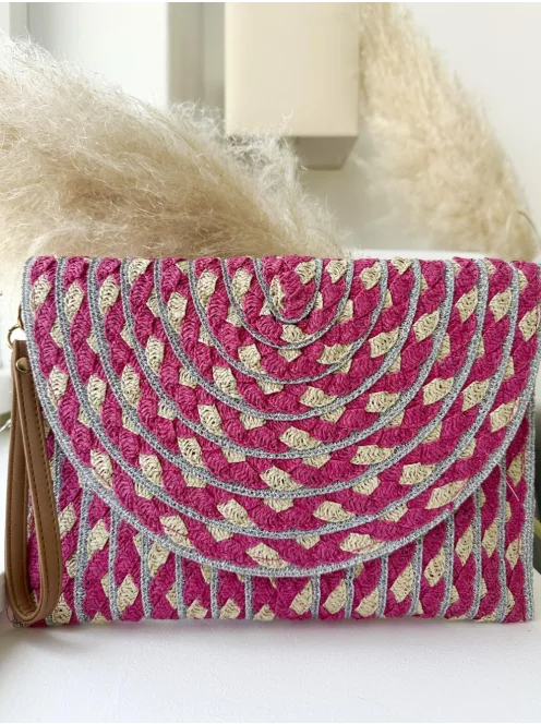 Gyékény borítéktáska, állítható hosszú pánttal. Szélesség: 27 cm, Magasság: 19 cm.