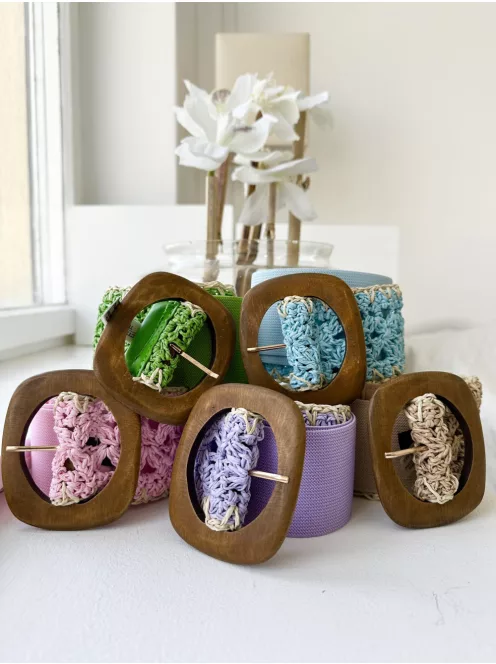 Extra rugalmas, gumis, fonott, fa csatos öv.