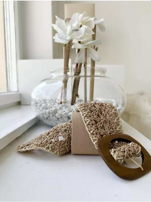 Extra rugalmas, gumis, fonott, fa csatos öv.