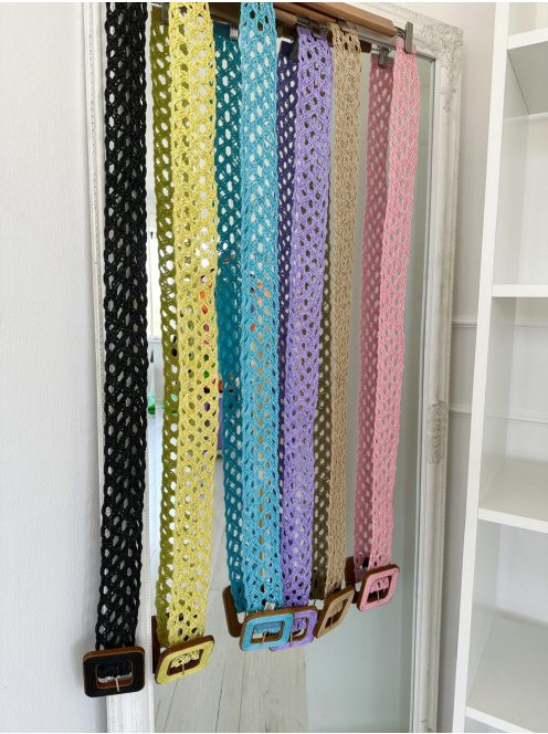 Nem rugalmas, fonott, lyukacsos, kocka fa csatos öv.