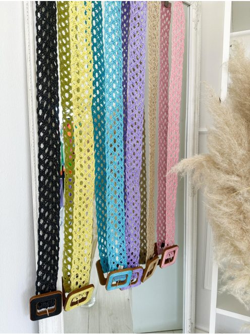 Nem rugalmas, fonott, lyukacsos, kocka fa csatos öv.