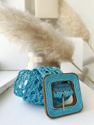 Nem rugalmas, fonott, lyukacsos, kocka fa csatos öv.