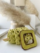 Nem rugalmas, fonott, lyukacsos, kocka fa csatos öv.