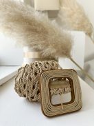 Nem rugalmas, fonott, lyukacsos, kocka fa csatos öv.