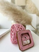 Nem rugalmas, fonott, lyukacsos, kocka fa csatos öv.