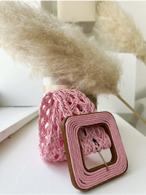 Nem rugalmas, fonott, lyukacsos, kocka fa csatos öv.