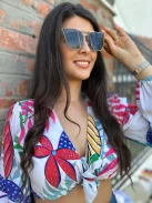 Fém keretes és szárú napszemüveg. UV védelemmel ellátott.