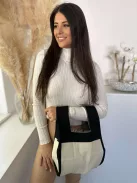 Rugalmas, kötött anyagú ksitáska. Szélesség: 24,5 cm, Magasság: 46,5 cm.