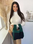 Rugalmas, kötött anyagú ksitáska. Szélesség: 24,5 cm, Magasság: 46,5 cm.