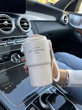 Rozsdamentes acél termosz, levehető akasztóval. 360 ml.