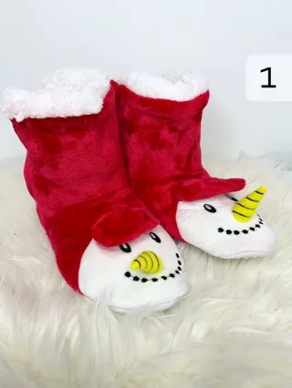  Pihe-puha plüss, belül bundás, csúszásgátlós, karácsonyi mamusz. (36-38 ás 39-41-es méretekben.)