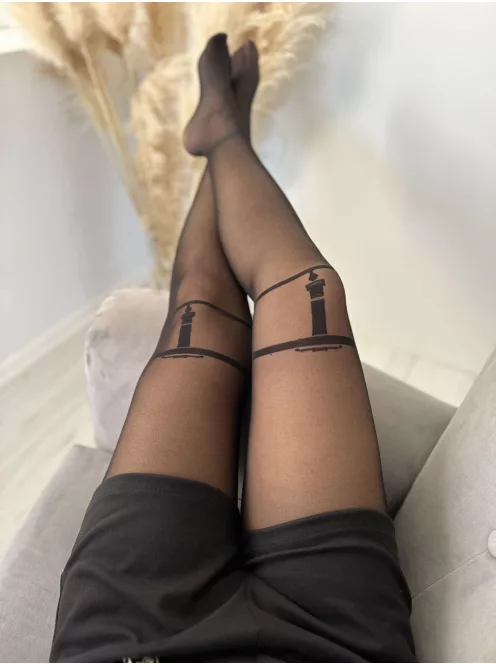 Rugalmas, kényelmes, vékony, 20 DEN-es harisnya. (1/2 és 3/4-es méretekben.)