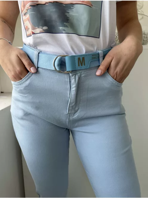 Extra rugalmas, magas derekú, zsebes, Push Up farmer. A Modell 27-es méretet visel. (25-30-as méretekben.)