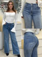 Kövekkel díszített, egyenes szárú farmer