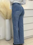 Kövekkel díszített, egyenes szárú farmer